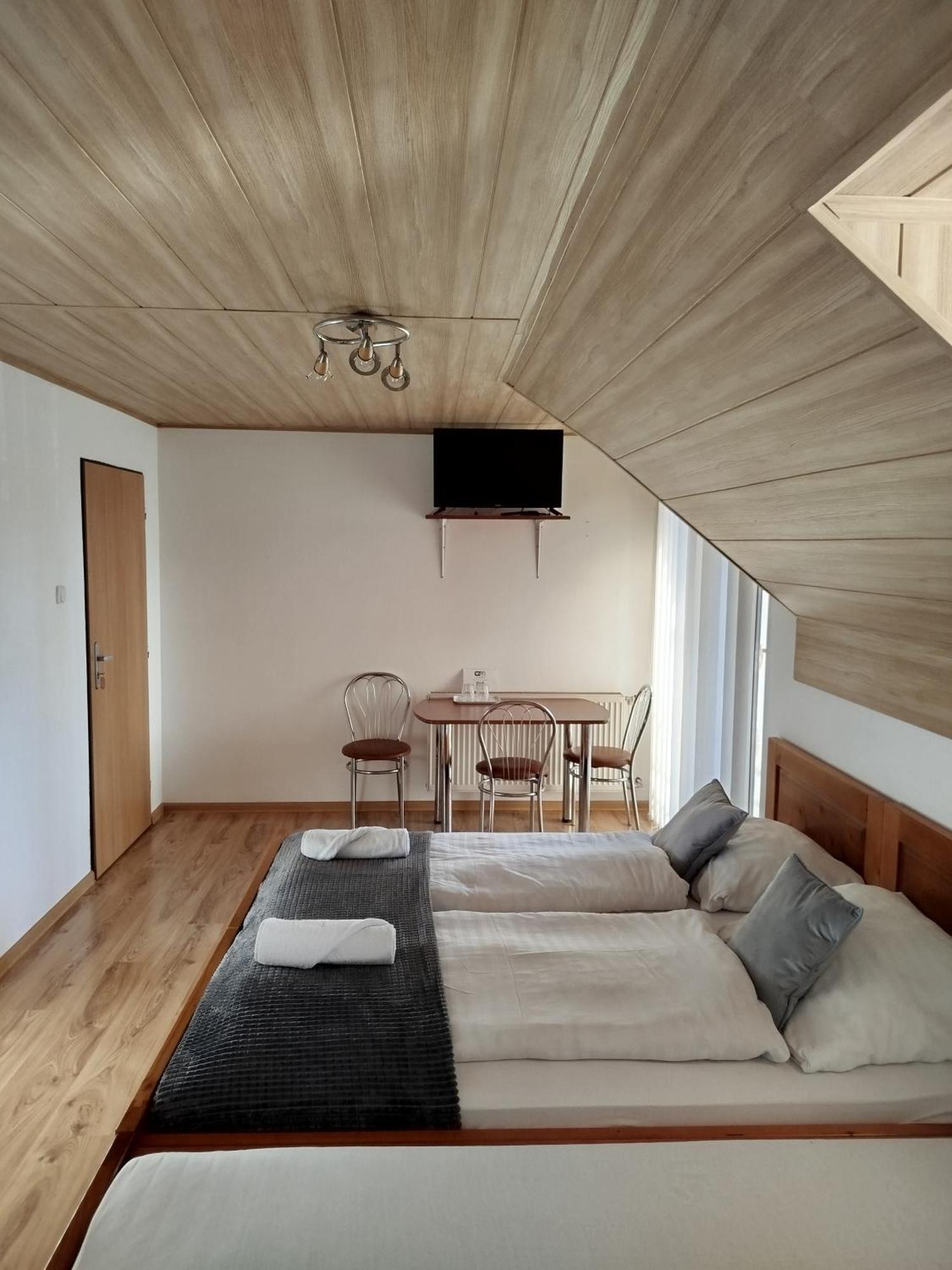 Guest House Kovalik Sucha Hora Bagian luar foto